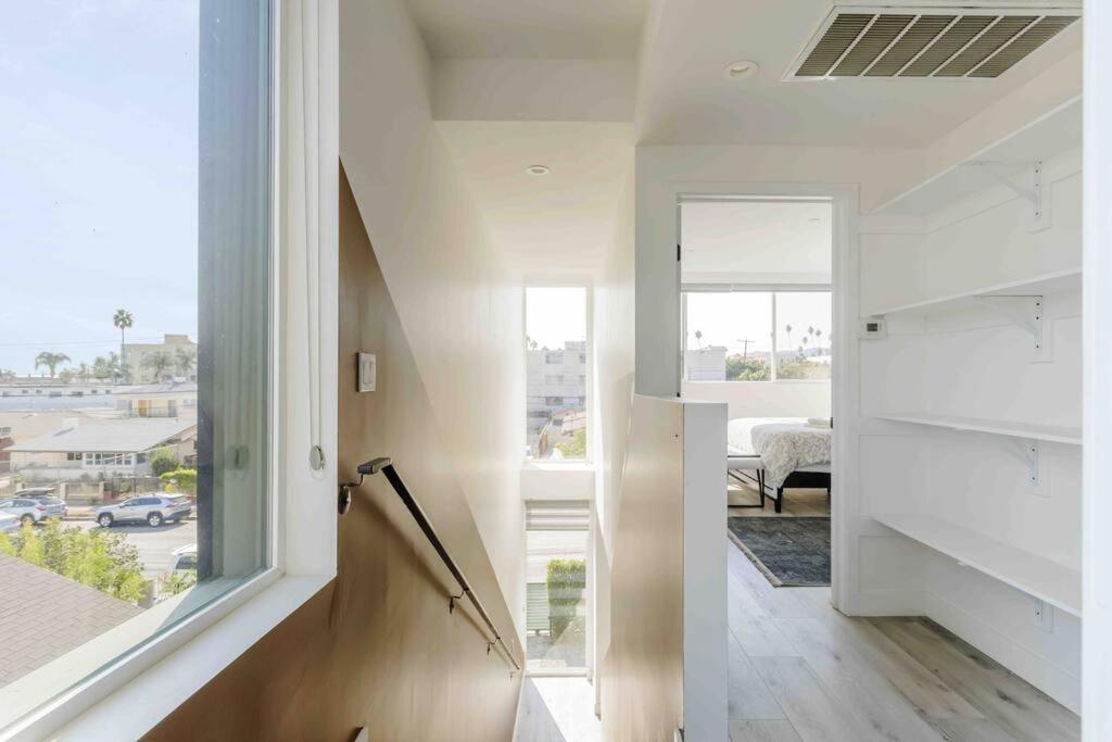 Stunning Hollywood Townhouse With Sunny Views Villa ลอสแอนเจลิส ภายนอก รูปภาพ