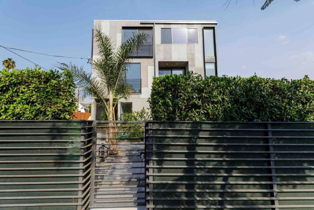 Stunning Hollywood Townhouse With Sunny Views Villa ลอสแอนเจลิส ภายนอก รูปภาพ