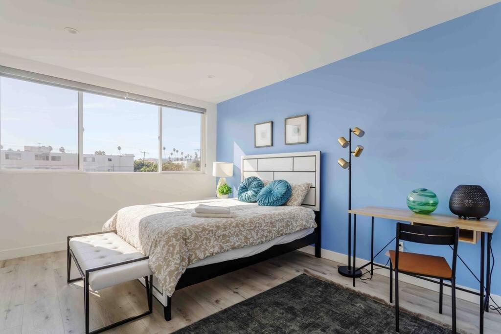 Stunning Hollywood Townhouse With Sunny Views Villa ลอสแอนเจลิส ภายนอก รูปภาพ