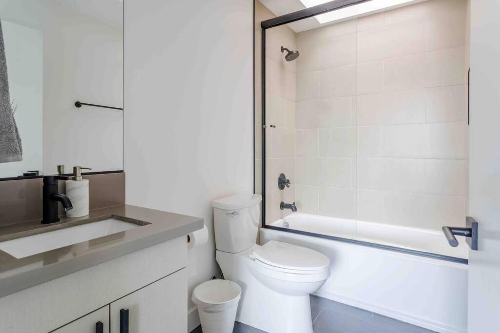 Stunning Hollywood Townhouse With Sunny Views Villa ลอสแอนเจลิส ภายนอก รูปภาพ