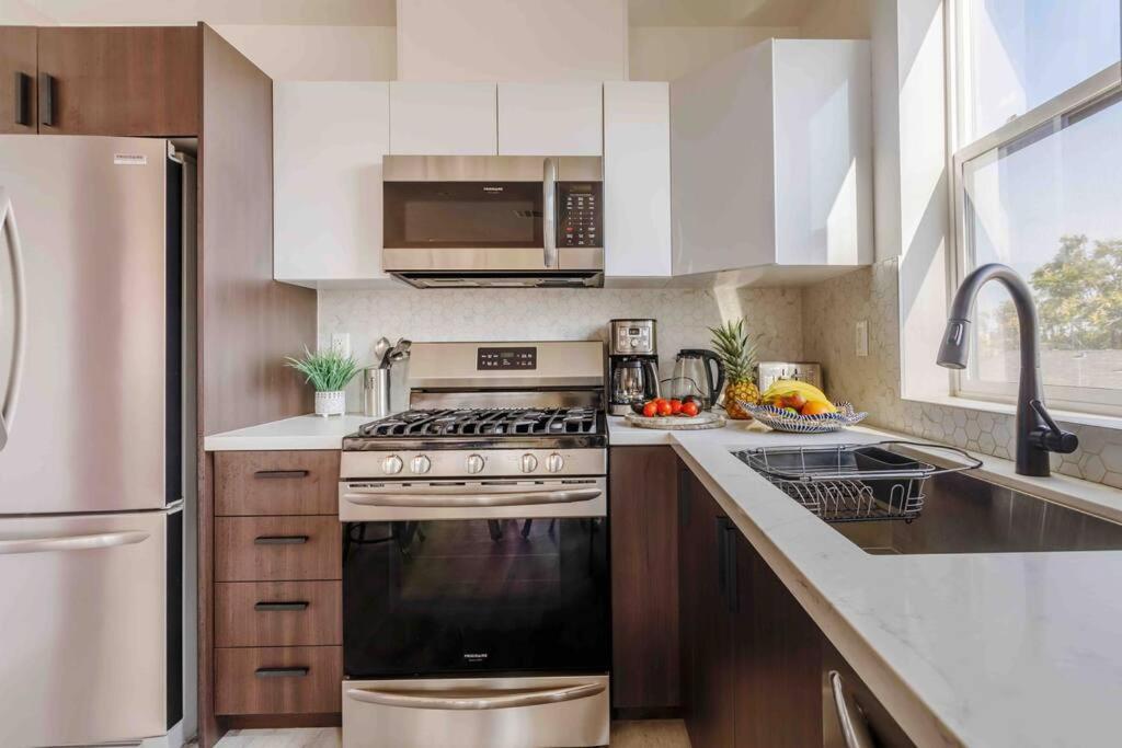 Stunning Hollywood Townhouse With Sunny Views Villa ลอสแอนเจลิส ภายนอก รูปภาพ