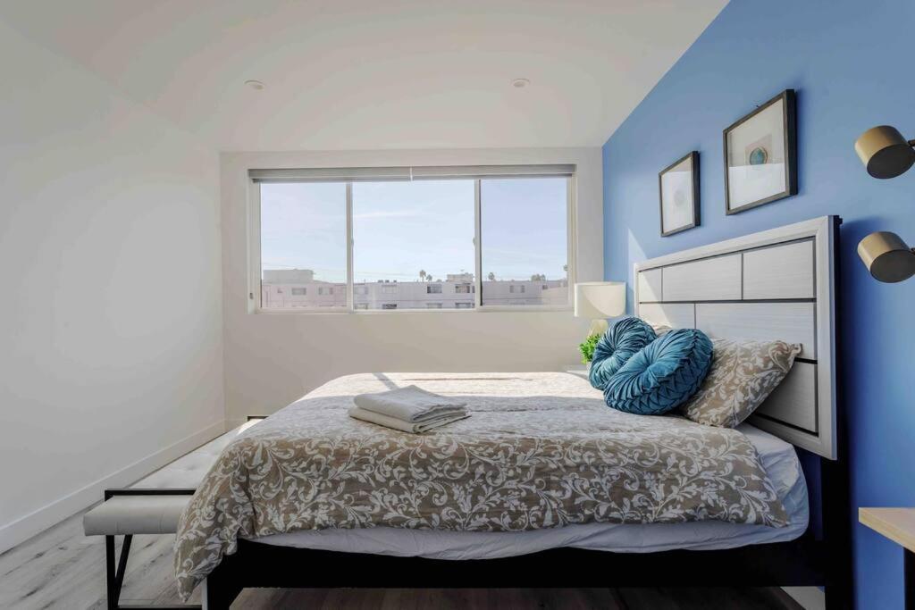 Stunning Hollywood Townhouse With Sunny Views Villa ลอสแอนเจลิส ภายนอก รูปภาพ