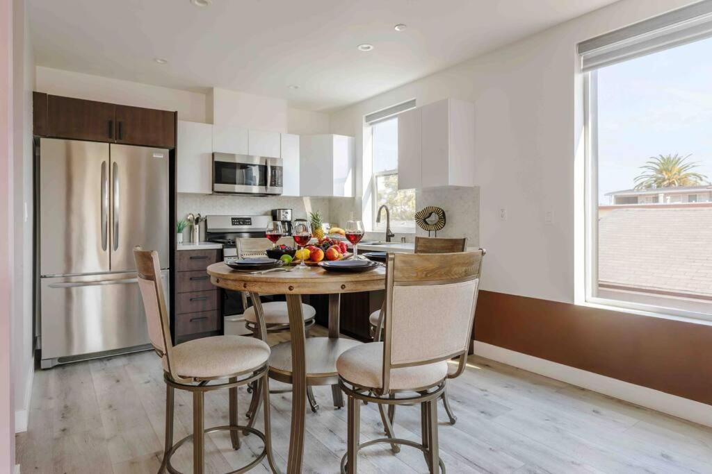 Stunning Hollywood Townhouse With Sunny Views Villa ลอสแอนเจลิส ภายนอก รูปภาพ