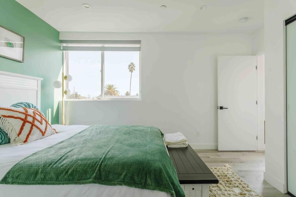 Stunning Hollywood Townhouse With Sunny Views Villa ลอสแอนเจลิส ภายนอก รูปภาพ