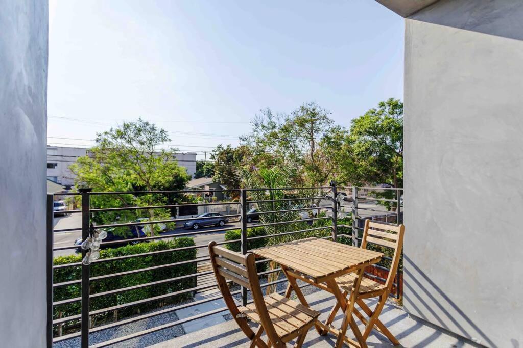 Stunning Hollywood Townhouse With Sunny Views Villa ลอสแอนเจลิส ภายนอก รูปภาพ