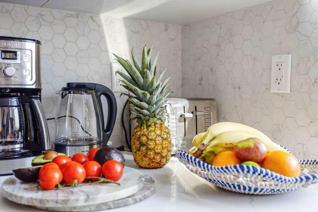 Stunning Hollywood Townhouse With Sunny Views Villa ลอสแอนเจลิส ภายนอก รูปภาพ