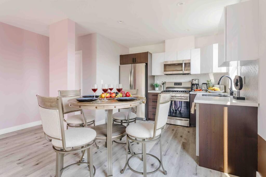 Stunning Hollywood Townhouse With Sunny Views Villa ลอสแอนเจลิส ภายนอก รูปภาพ